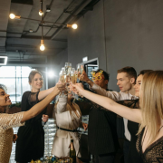 Jak się ubrać na imprezę firmową?